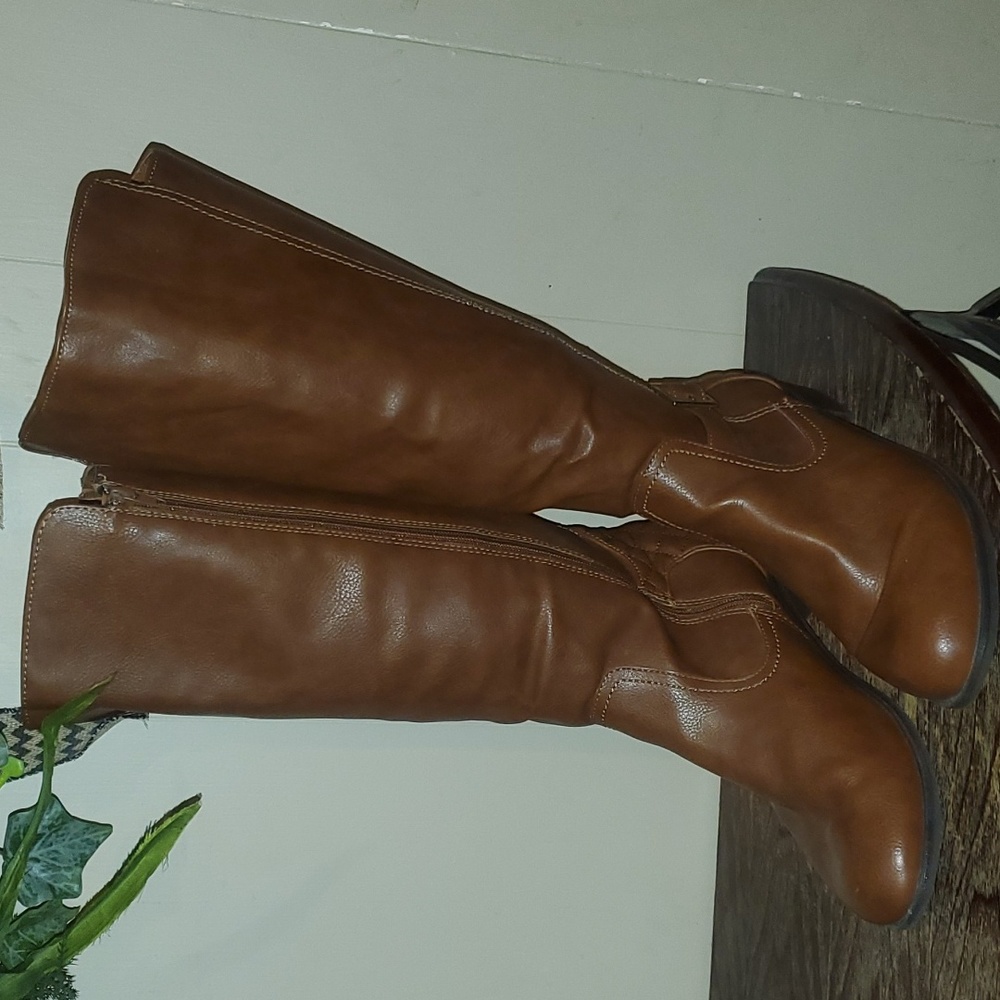 Women's Arizona wide calf boots size 10